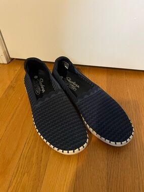 Skechers woman’s Navy Slip-On Casual Loafers
